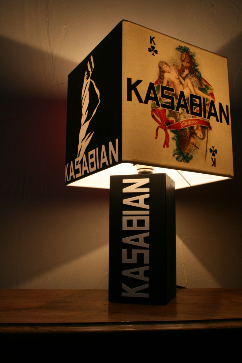 Kasabian-Lamp2