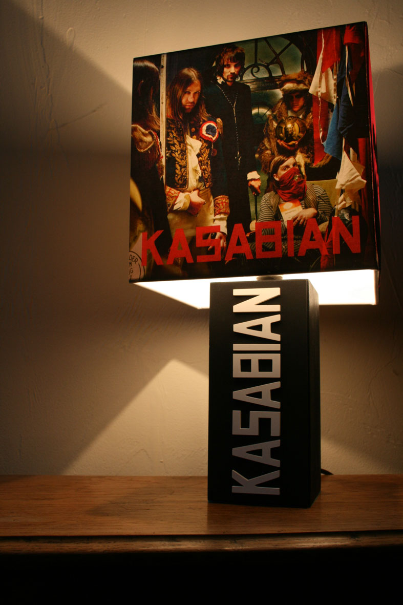 Kasabian-Lamp5