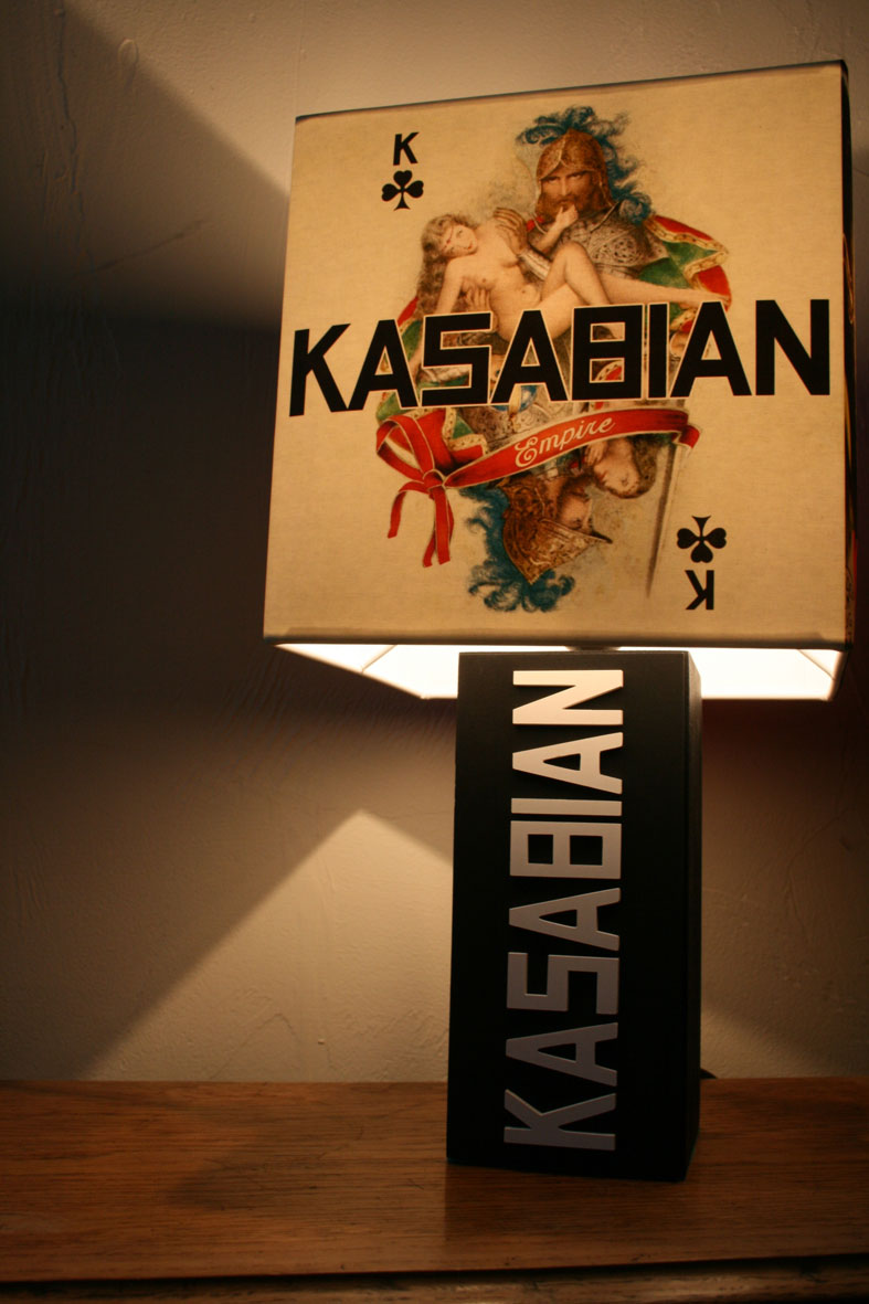 Kasabian-Lamp6
